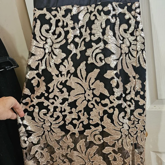 Elegant Black and Gold Lace Evening Gown By VENUS sz 16, NEW! - Picture 6 of 10